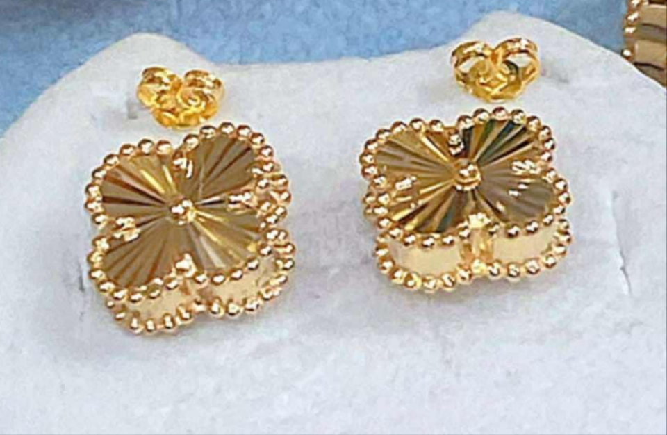 CLOVER STUD EARRING 12MM